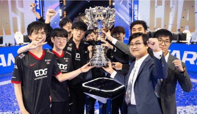 四年前的今天EDG在冰岛夺得S11冠军：目前仍是LPL最后一个S冠
