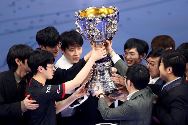 四年前的今天EDG在冰岛夺得S11冠军：目前仍是LPL最后一个S冠